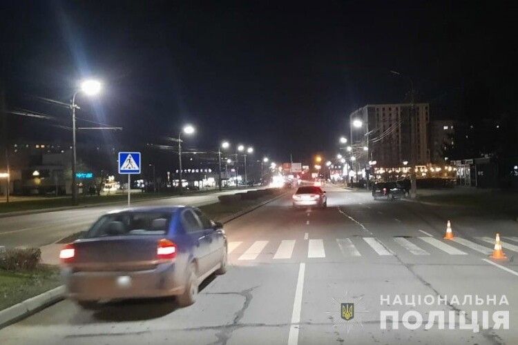 У Луцьку під колесами автівок опинилися школяр та пенсіонерка