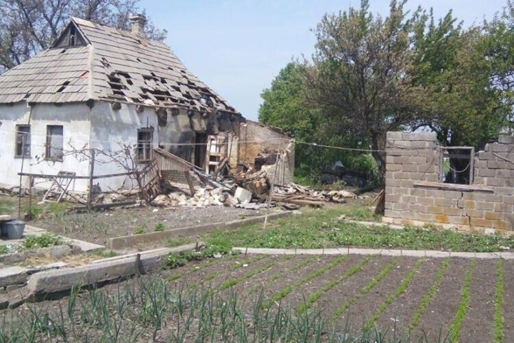 Російські окупанти обстріляли село в районі Мар’їнки: поранено мирного жителя