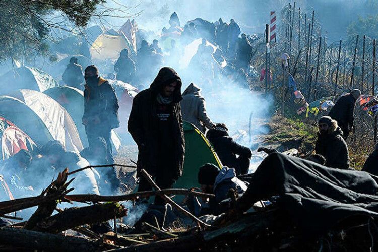 Перша жертва у таборі мігрантів. Польща заявила про смерть підлітка