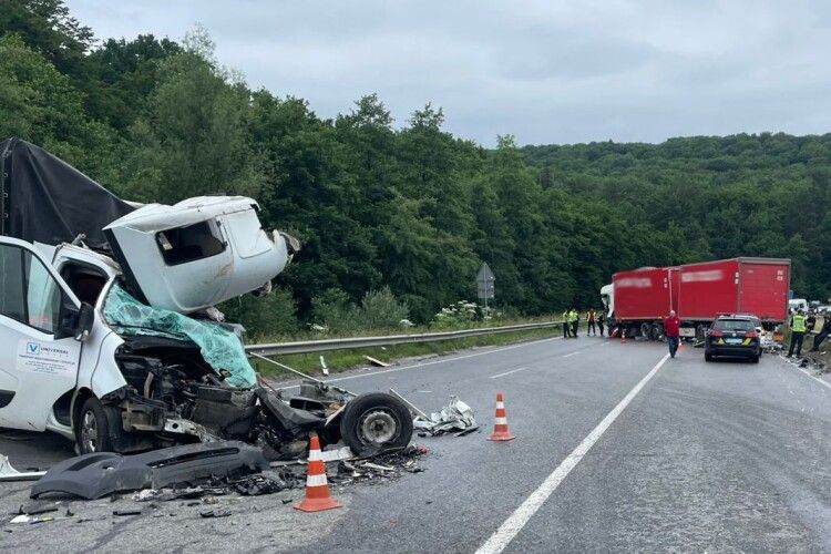 В аварії на Львівщині травмувався водій вантажівки з Волині