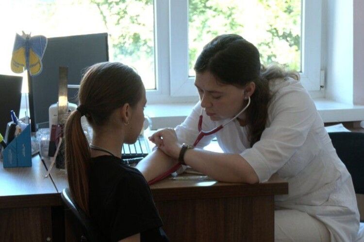 На Волині батьків закликають верифікувати дітей, щоб уникнути проблем з меддопомогою (Відео)