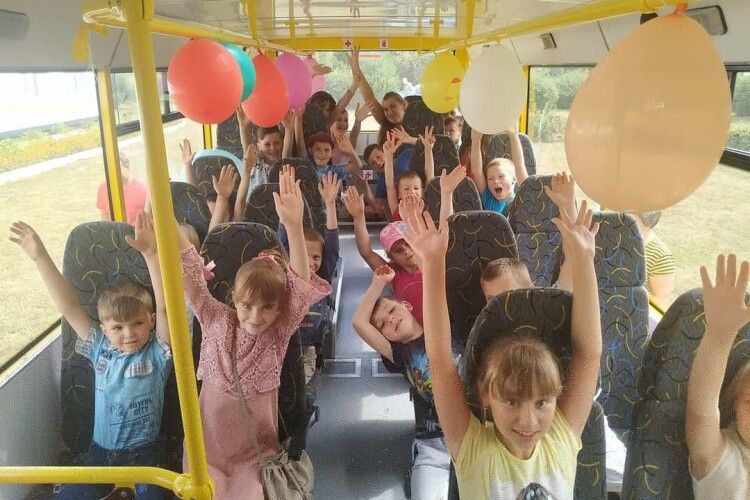Школярі села у Володимир-Волинському районі отримали новий автобус