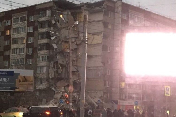 В російському Іжевську завалився під’їзд 9-поверхівки – зруйновано 32 квартири
