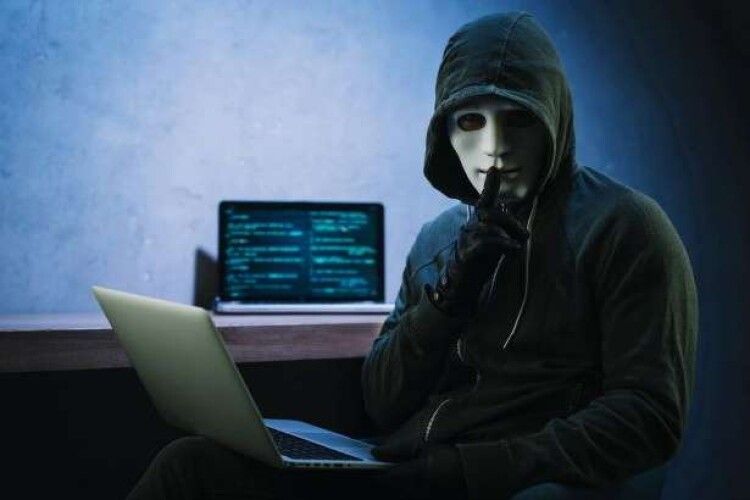 На українців здійснюється хакерська атака через фейсбук