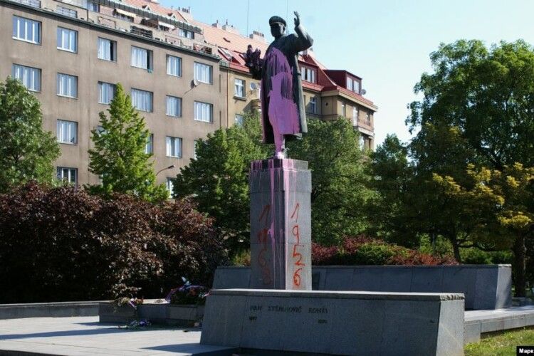 МЗС Росії пригрозило Чехії «відповіддю» на перенесення пам’ятника Конєву