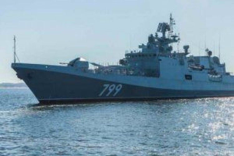 В Одеську акваторію увійшов російський крейсер «Адмірал Макаров»