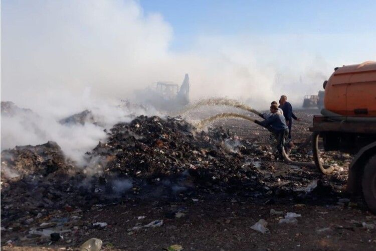 У Дубні загорілося міське сміттєзвалище
