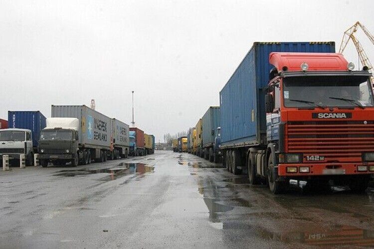 Пропуск вантажівок через ПП «Ягодин» відновили