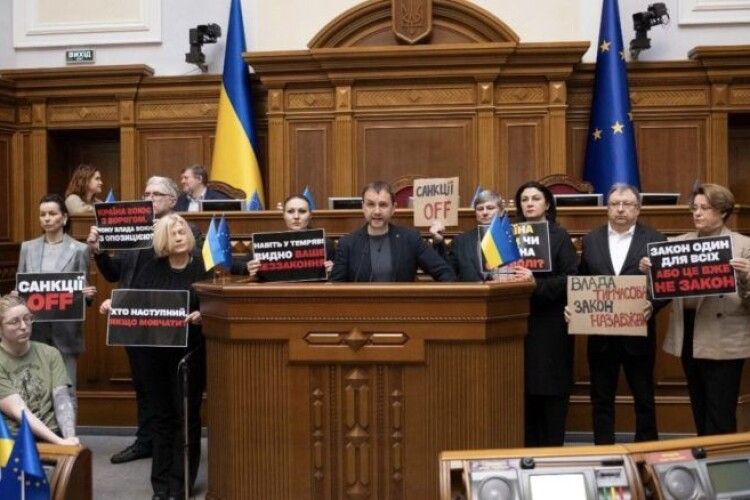 Річниця незаконних санкцій проти Порошенка: «Євросолідарність» зробила жорстку заяву