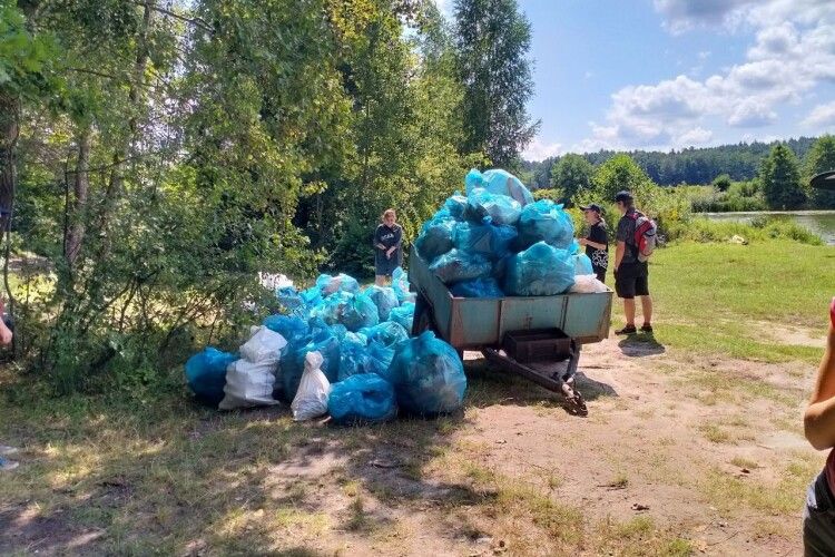 У нацпарку на Волині волонтери зібрали 50 мішків сміття
