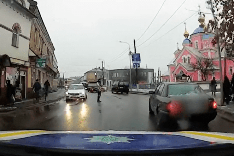 Оштрафували волинянина, який неправильно перейшов дорогу (Відео)