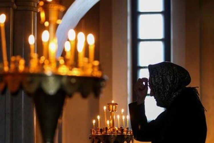 Хвора на коронавірус українка 8 березня відвідувала… церкву