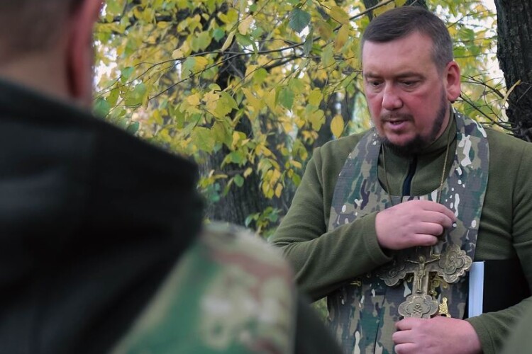 Волинський священник: «Коли вперше потрапив на передову, хлопці запитали: «Чи не голодні, отче»?»