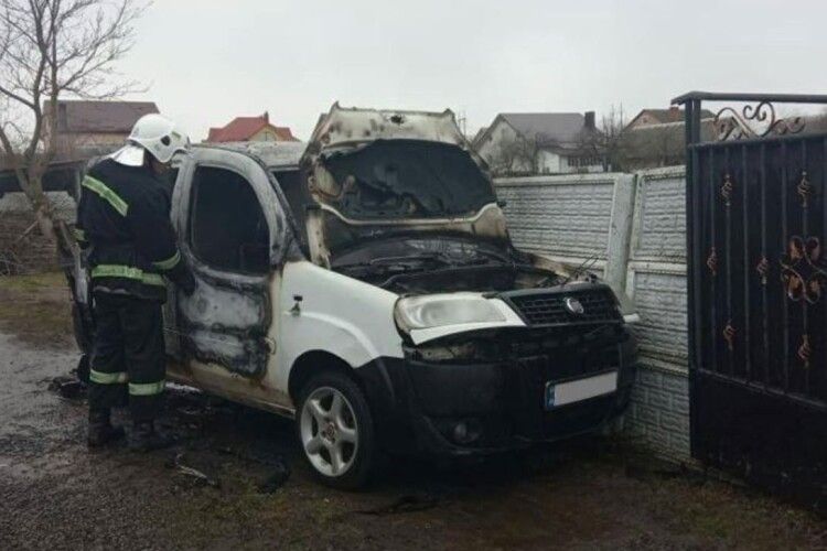 На День святого Валентина на Рівненщині горіли автомобілі