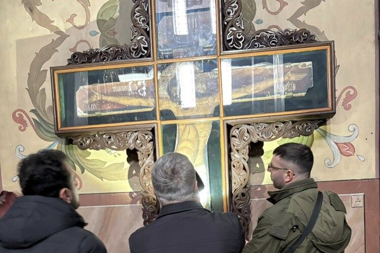 У соборі на Волині провели термінову консервацію унікального «Розп'яття» (Відео)