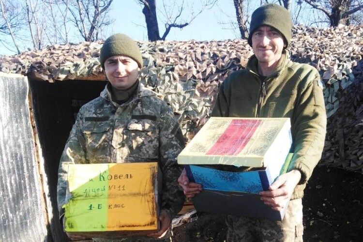 Бійці 14-ї бригади отримали солодкі подарунки від волинських школярів