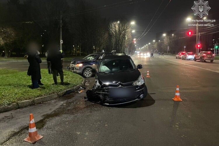 У Луцьку водій «забув» про правила і влупився в «Chevrolet»