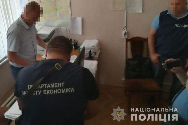 Затримали прокурора за отримання хабара у розмірі $5 тис 