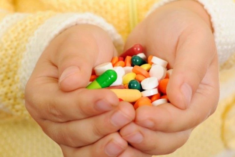 Будьте обережні — діти наїлись таблеток! Одна дівчинка померла.