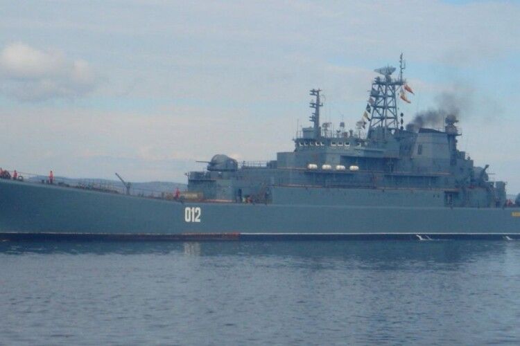 Морські дрони атакували базу флоту росії, підбито десантний корабель: що відомо