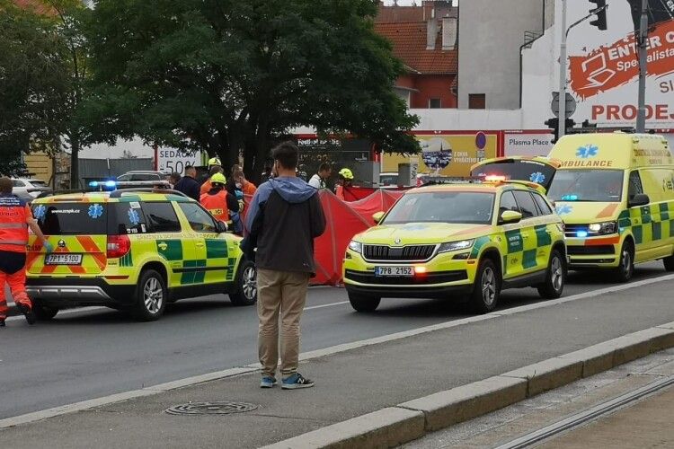 У Чехії автомобіль на смерть збив 15-річну львів'янку