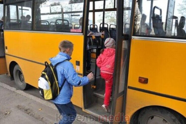  На Волині водій витер автобус шапкою неповнолітнього хлопця