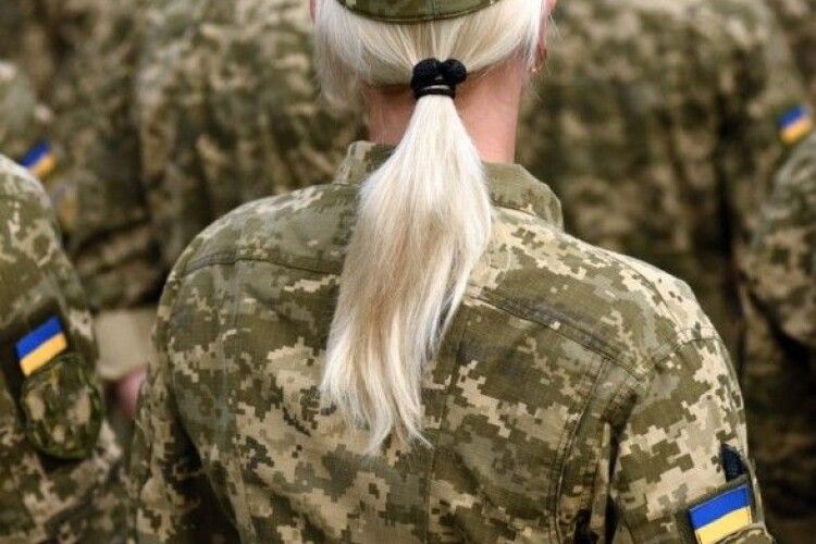 Чи забиратимуть українок до армії: полковник пояснив сенс військового обліку жінок