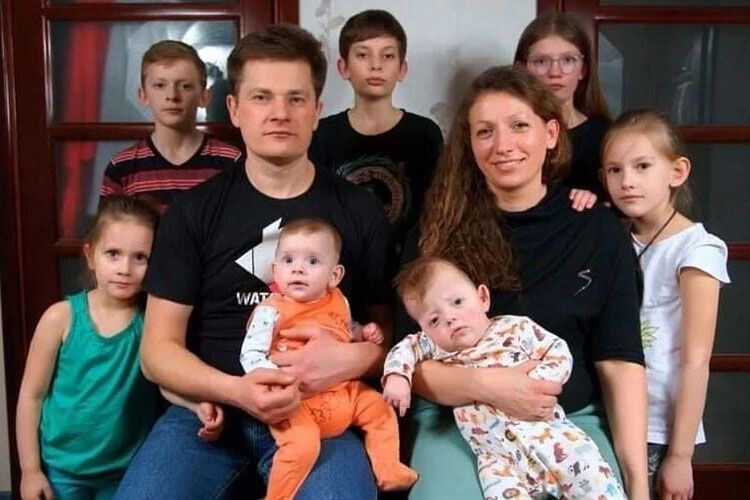 Мама 7 дітей у білорусі на знак протесту проти війни в Україні відправила лукашенку свій орден Матері