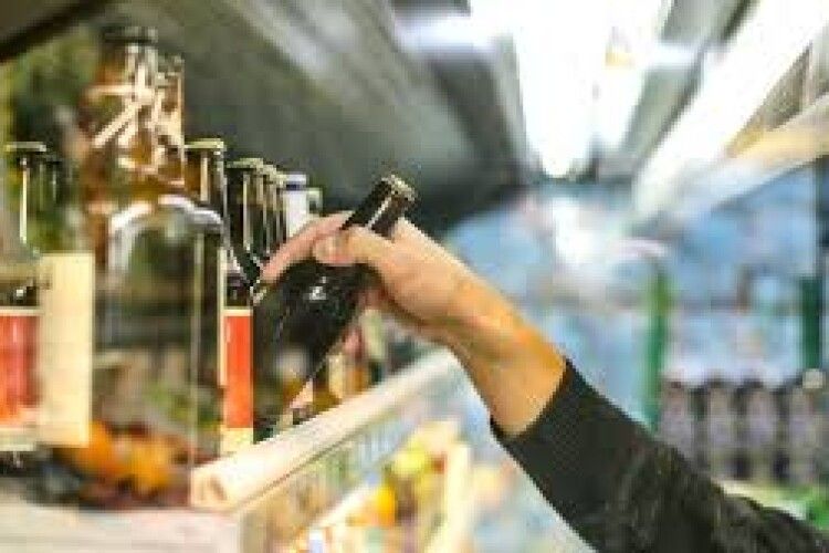 Підприємицю з Волині оштрафували за продаж алкоголю без ліцензії