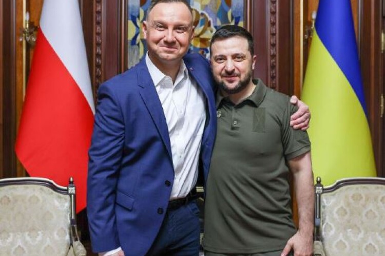 «Закриємо аеропорт  – і нехай Україні скидають допомогу на парашутах»