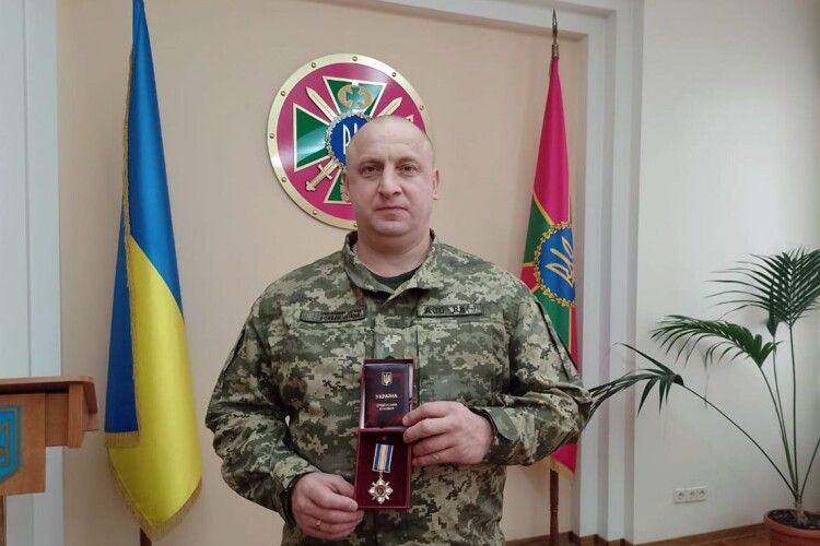 Прикривав побратимів попри поранення: прикордонника з Волині нагороджено орденом «За мужність»