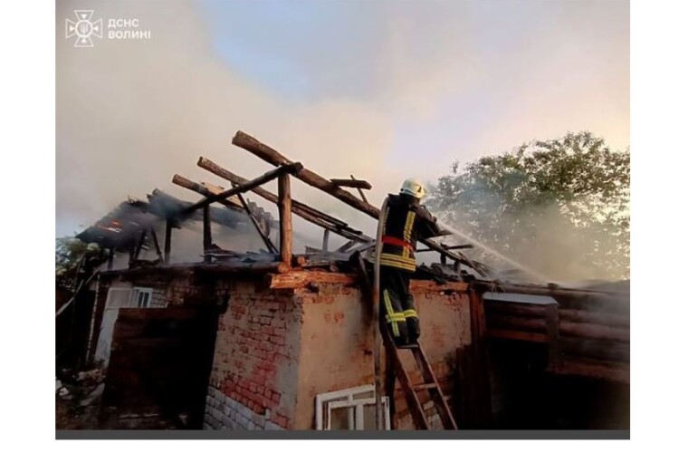 На Волині блискавка наробила клопотів
