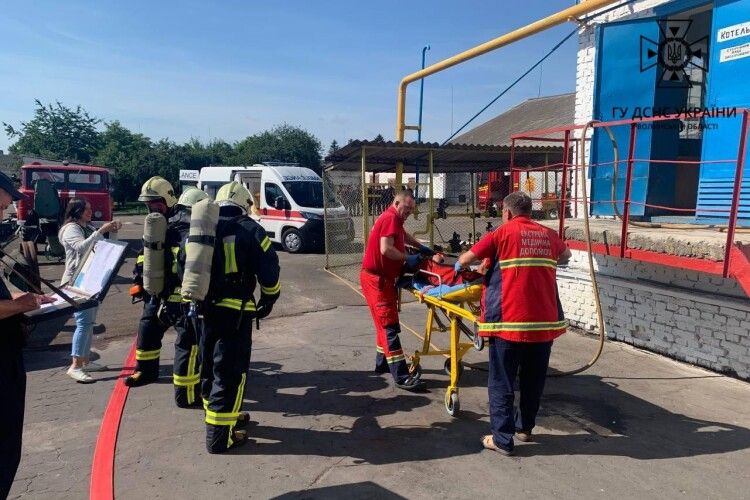 На Волині на хлібокомбінаті працювали рятувальники (Фото)