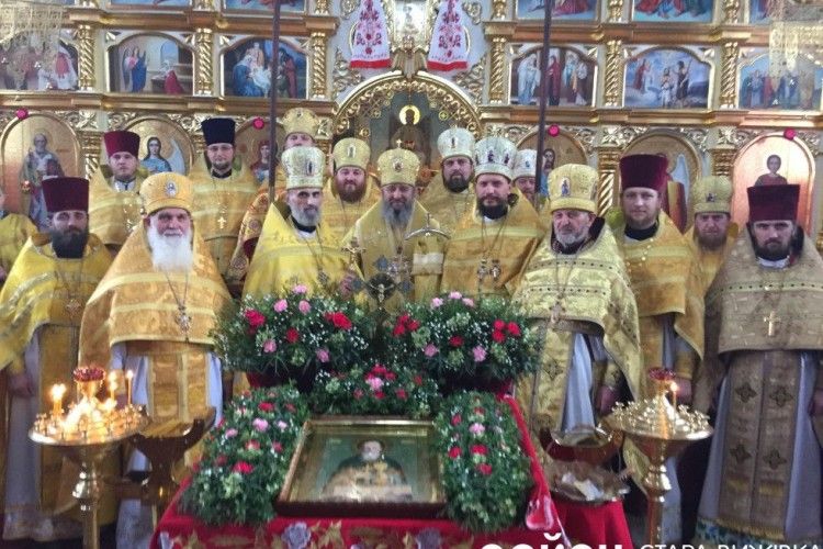 Старовижівські священники отримали церковні нагороди