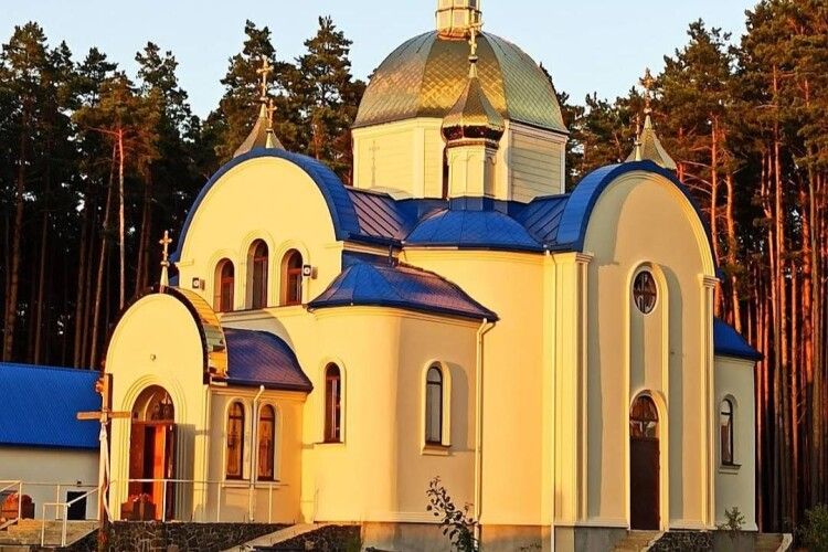 На Волині біля церкви відбувся великий концерт: гроші пішли на ЗСУ