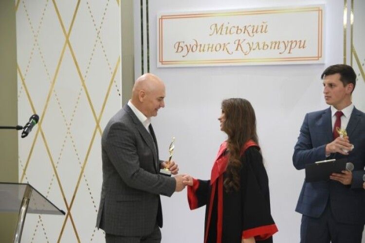 На Рівненщині релокований університет з Луганська вдруге випустив дипломованих медиків