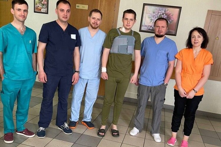 Лікарі дістали кулю з серця пораненого бійця, який втік з полону росіян (Фото)