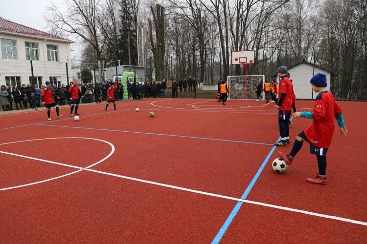 В Люблинецькій громаді відкрили мультифункціональний спортмайданчик