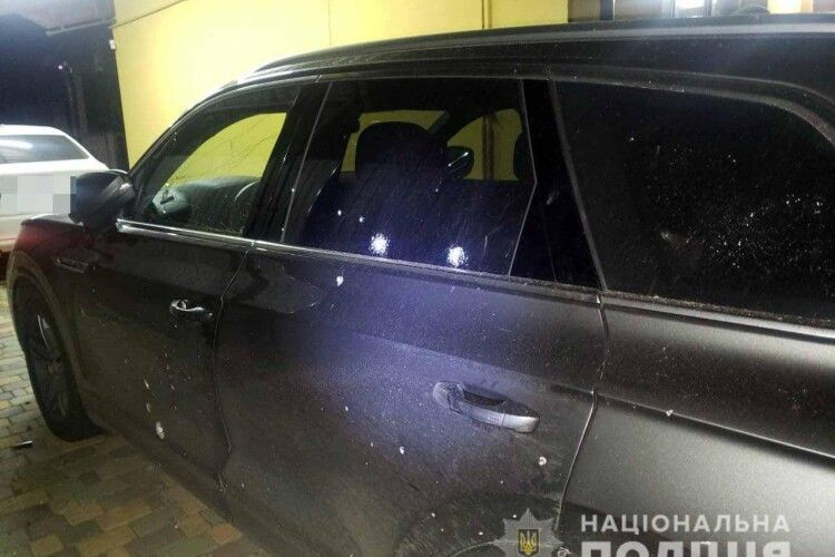 У Рівному підприємцю на подвір’я вночі кинули гранату