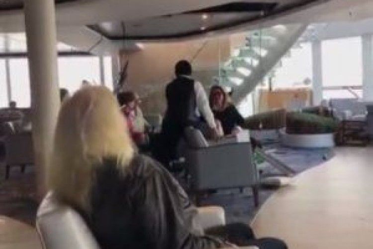 На людей падала стеля, меблі катались по палубі – показали трагедію біля берегів Норвегії (відео)