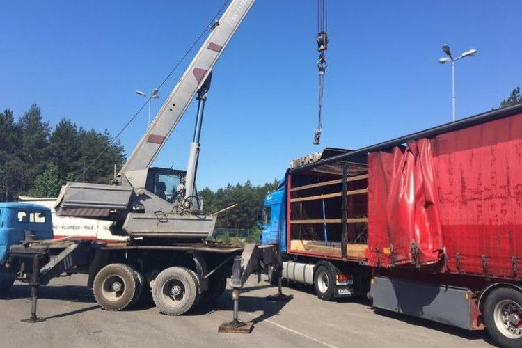 На кордоні у Волинській області вилучили причеп з сигаретами на понад 200 тисяч гривень