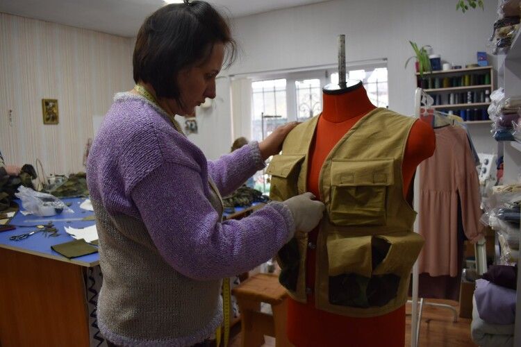 Любешівські швачки творять ексклюзивний одяг для найдорожчих – українських воїнів (Фото)