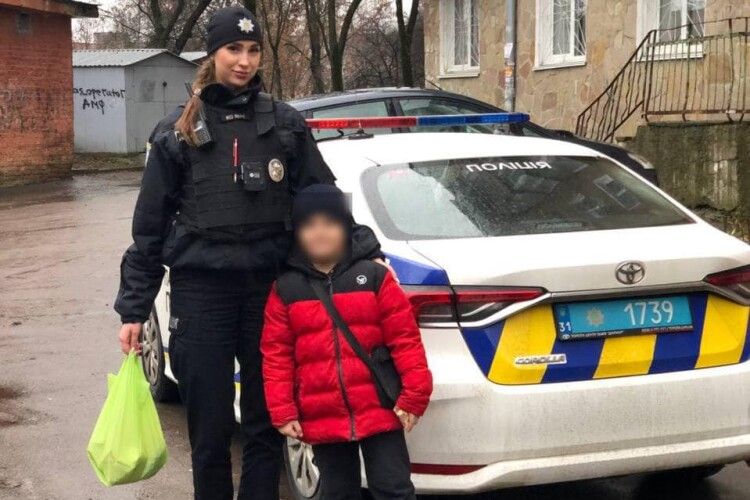 Щоб врятувати маму, 8-річний хлопчик зателефонував до поліції