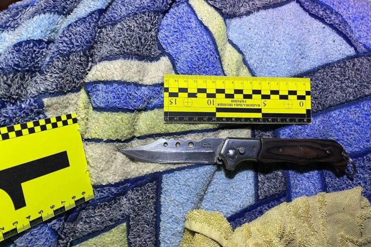 На Рівненщині чоловік наштрикнувся на ніж батька (Фото)