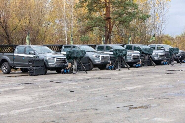 Порошенко передав військовим пʼять комплексів «Ай-Петрі», які посилять захист столиці