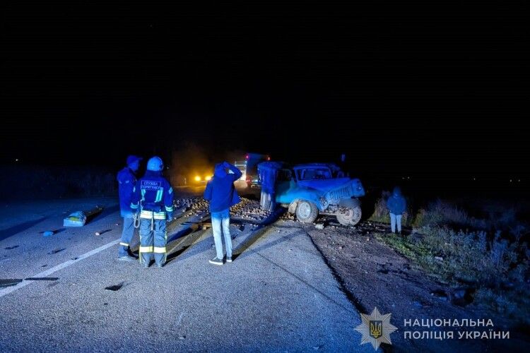 На Волині водій «Volkswagen» влетів у вантажівку, серед травмованих – двоє дітей