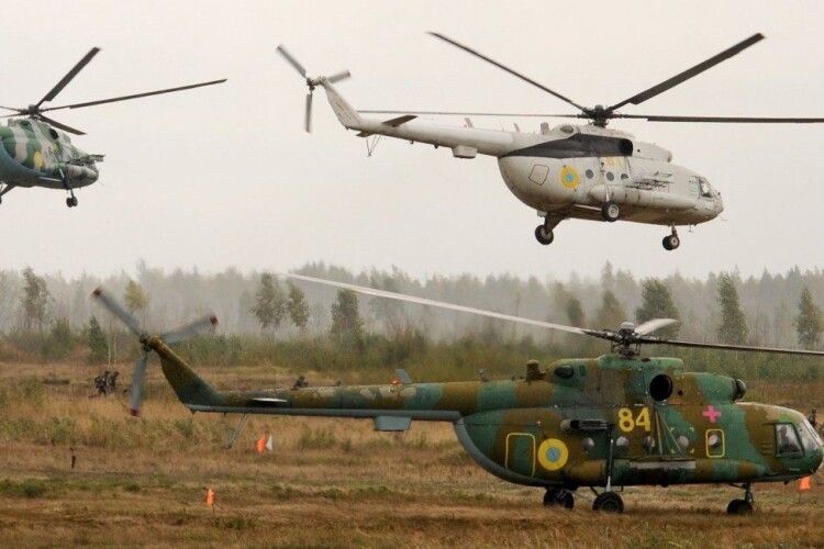 Гриценко пропонує президенту відкликати в Україну десятки військових гелікоптерів, яких втратили через Медведчука