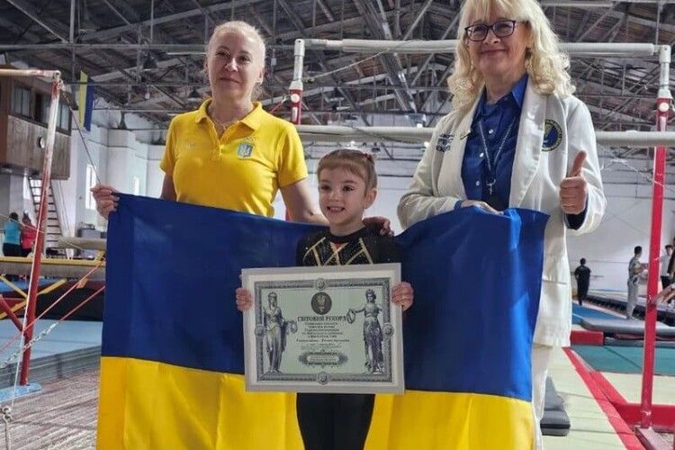223 підйоми з переворотом: шестирічна українка встановила світовий рекорд