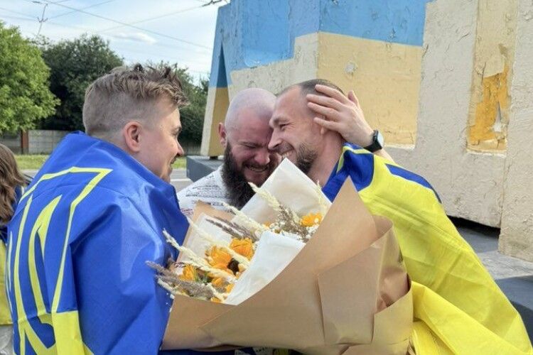 Луцьк зустрів звільненого з полону офіцера Бориса Василенка