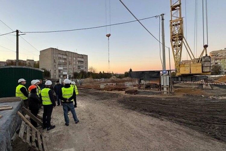 Житло для біженців: представники Євросоюзу та НЕФКО відвідали Нововолинськ
